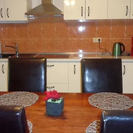 In With Terrace, Air Conditioning, Wi-fi, Dishwasher شقة بيوغْغاد نا موغو