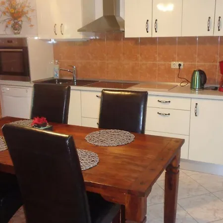 In With Terrace, Air Conditioning, Wi-fi, Dishwasher Apartment