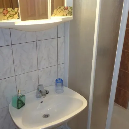 شقة In With Terrace, Air Conditioning, Wi-fi, Dishwasher