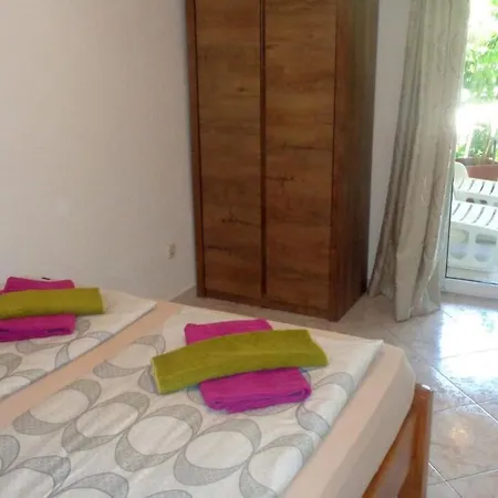 In With Terrace, Air Conditioning, Wi-fi, Dishwasher شقة