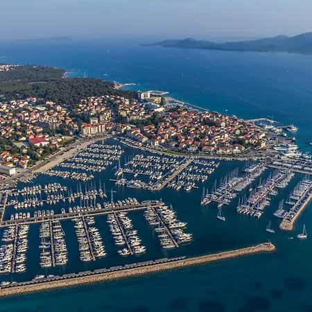 Διαμέρισμα In With Terrace, Air Conditioning, Wi-fi, Dishwasher *