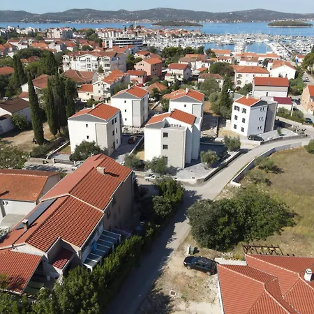 Διαμέρισμα In With Terrace, Air Conditioning, Wi-fi, Dishwasher