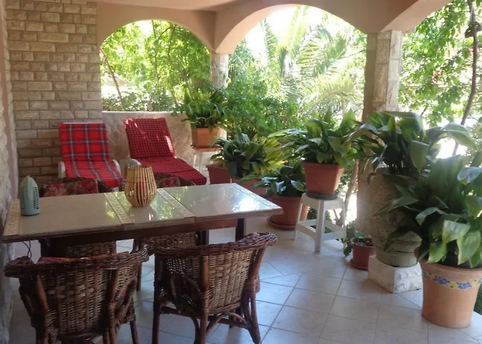 In With Terrace, Air Conditioning, Wi-fi, Dishwasher